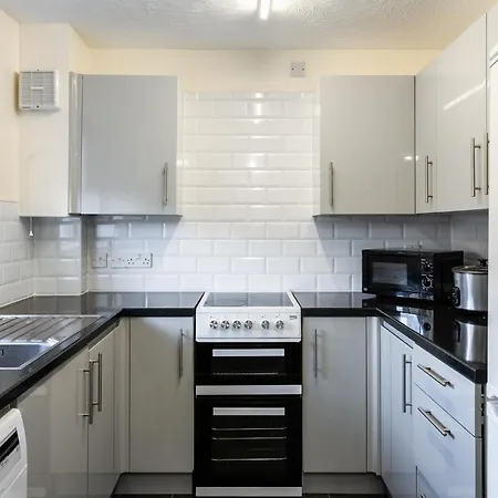 Modern 2-bed House In Stoke Gifford, Nr Parkway Statn, Free Parking Lejlighed