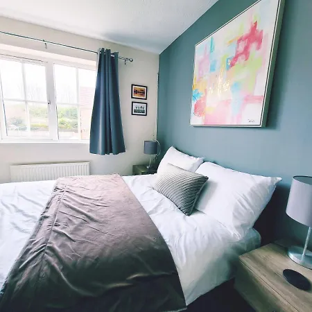 Modern 2-bed House In Stoke Gifford, Nr Parkway Statn, Free Parking Bristol