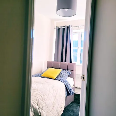 Modern 2-bed House In Stoke Gifford, Nr Parkway Statn, Free Parking Bristol