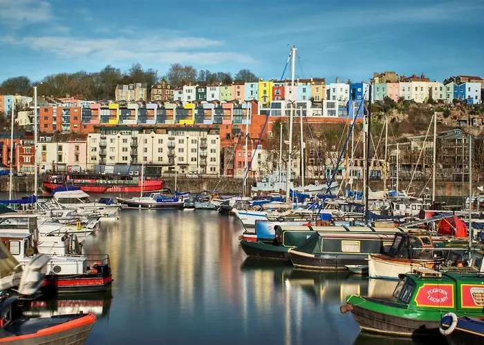 Апартаменти Modern 2-bed House In Stoke Gifford, Nr Parkway Statn, Free Parking Бристоль