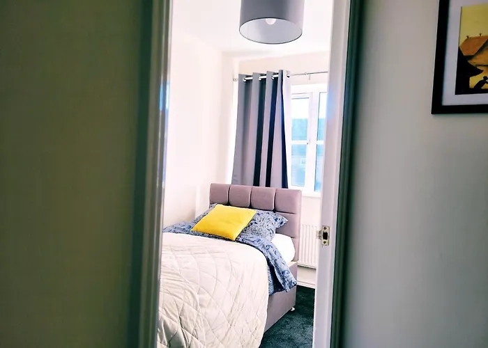 Modern 2-bed House In Stoke Gifford, Nr Parkway Statn, Free Parking Бристоль