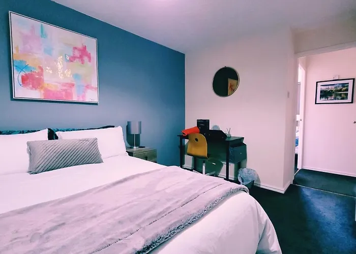 Modern 2-bed House In Stoke Gifford, Nr Parkway Statn, Free Parking * Bristol