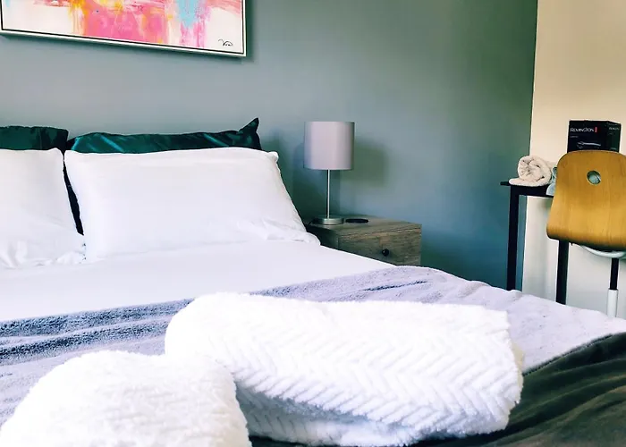 Modern 2-bed House In Stoke Gifford, Nr Parkway Statn, Free Parking Апартаменти