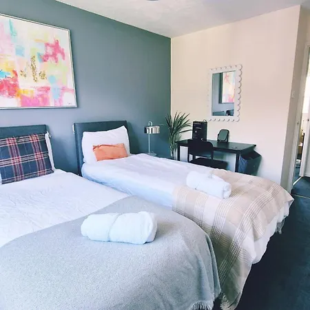 Modern 2-bed House In Stoke Gifford, Nr Parkway Statn, Free Parking *