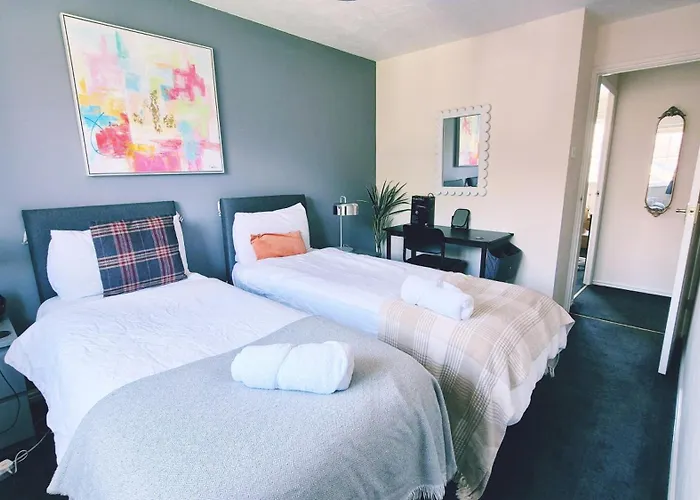 Modern 2-bed House In Stoke Gifford, Nr Parkway Statn, Free Parking *